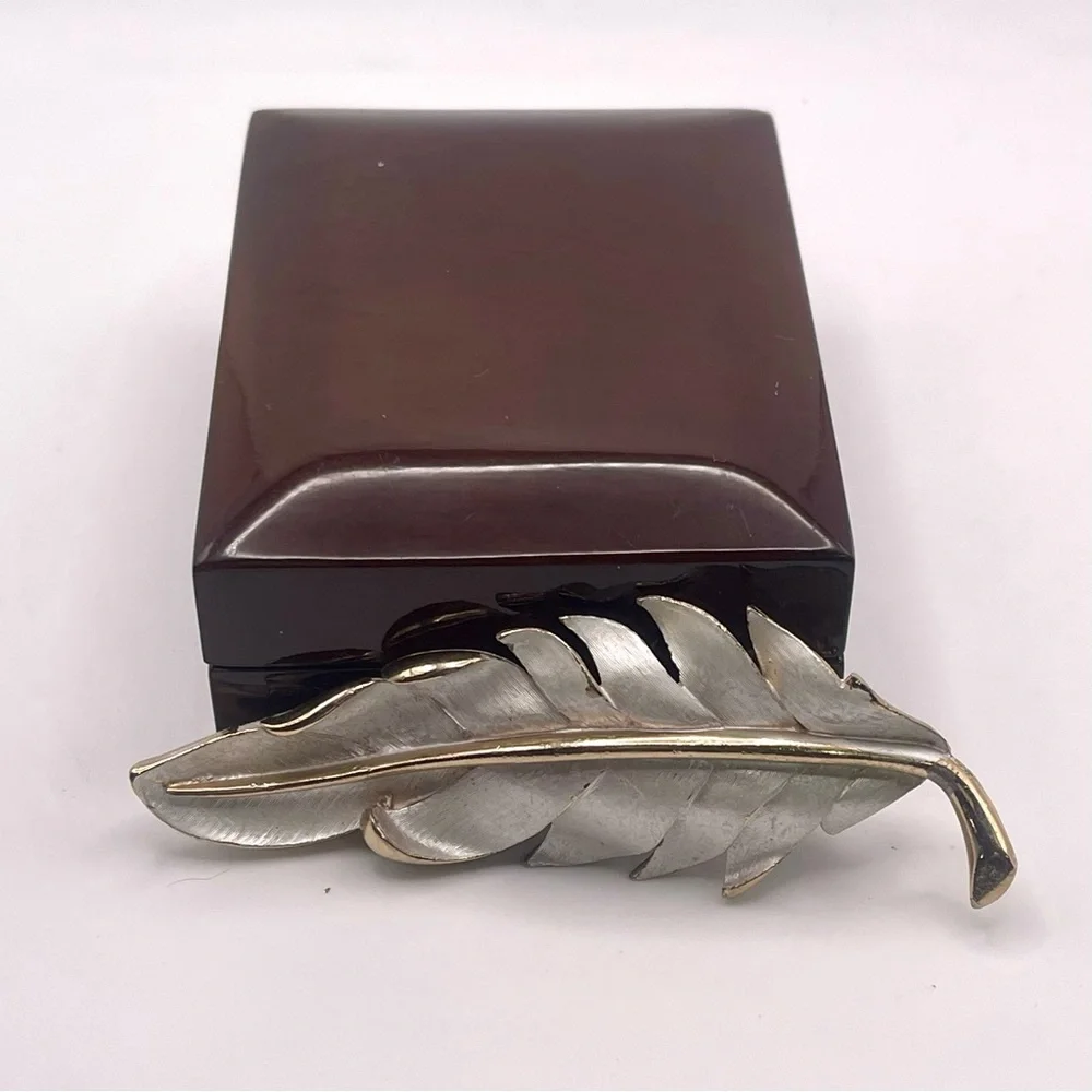 Fashionable Vintage Silver Tone Feather Leaf Statement Brooch Substantial Pc